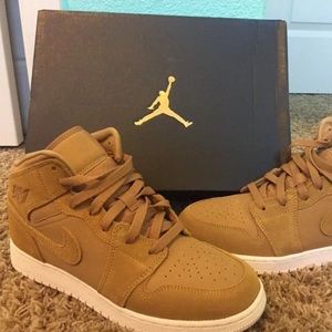 Air Jordan Retro 1 Mid BG